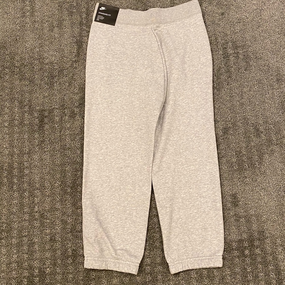 Brand new Nike crop standard fit sweat pants - Picture 5 of 6